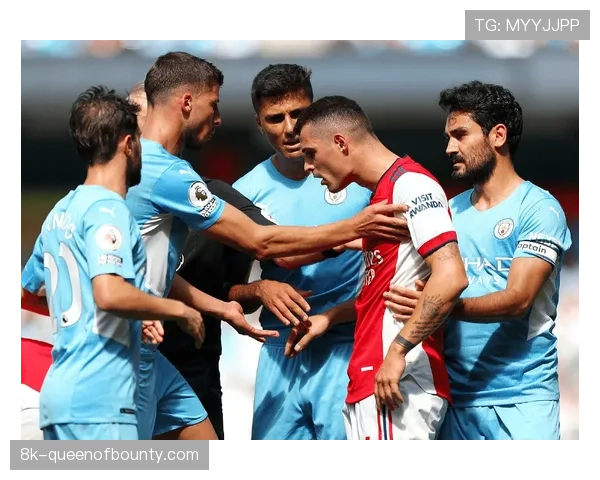 “专访节选：曼城后卫谈防守心得——‘首要任务是延缓对手的反击速度’”